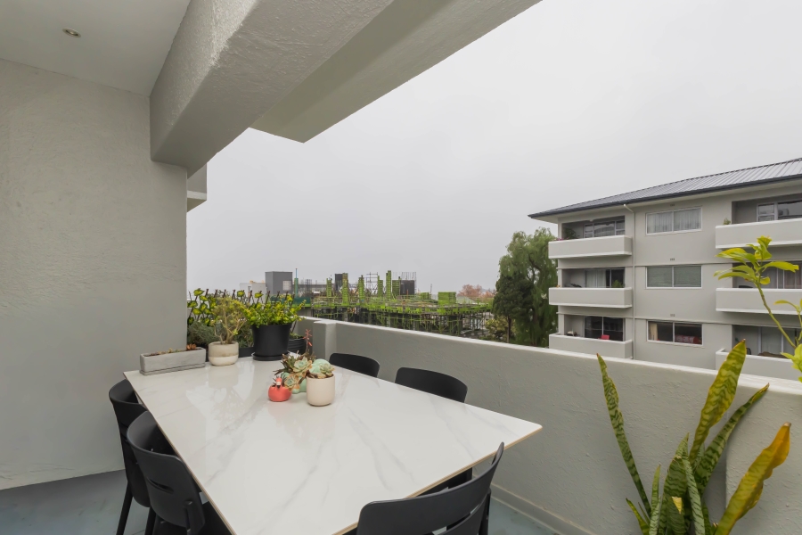 2 Bedroom Property for Sale in Sea Point Western Cape